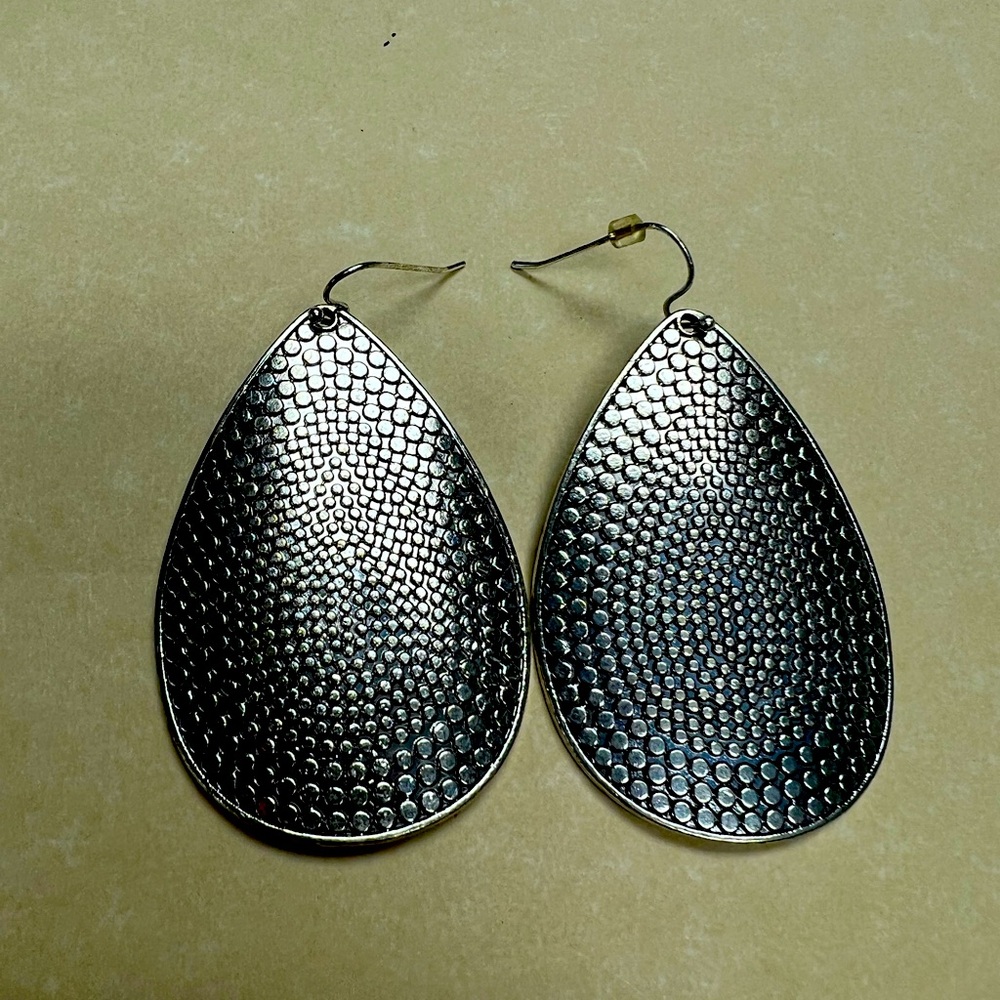 Beautiful dangle, earrings, stunning statement piece
